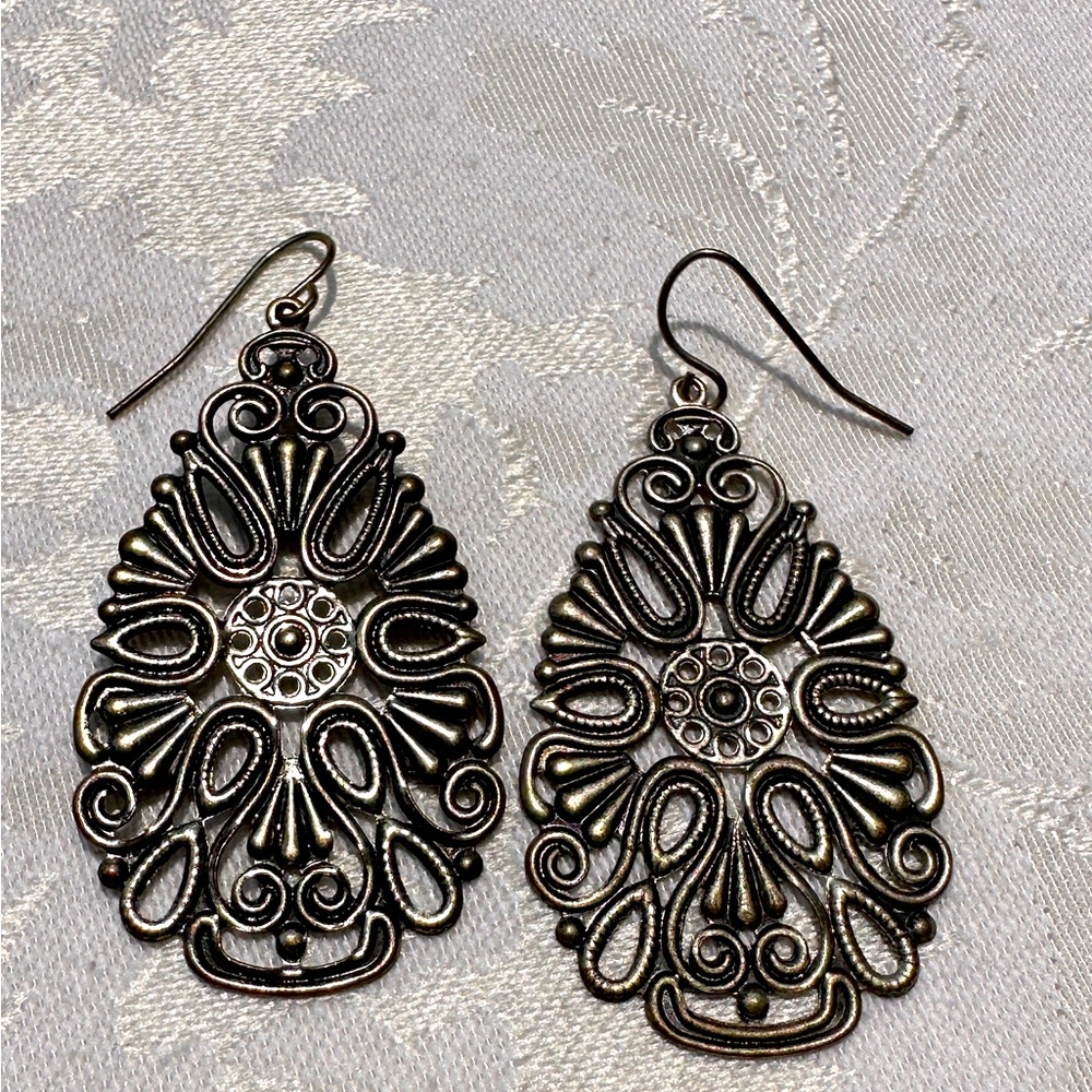 Vintage antique silver earrings. Approximately 1-2 inches.
